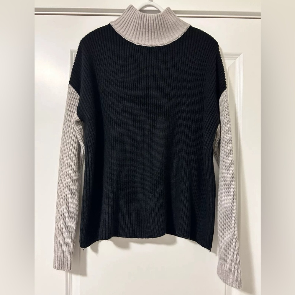 Devotion By Cyrus Women’s Turtleneck, Black And Grey, Large, NWOT